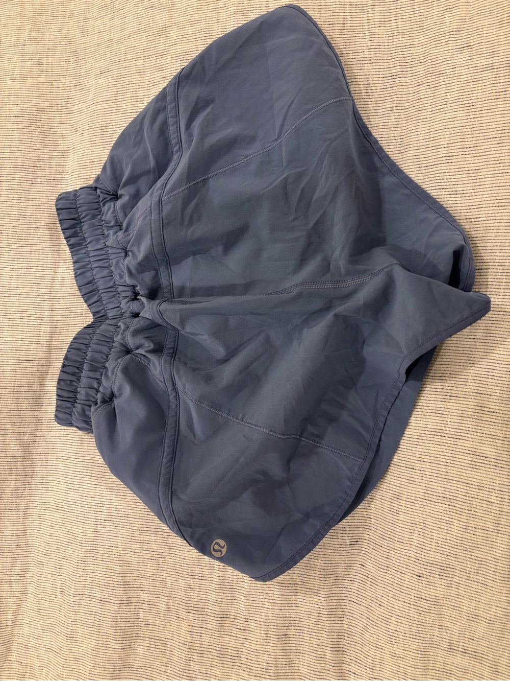 lululemon athletica tracker shorts - size 2 - Picture 2 of 3